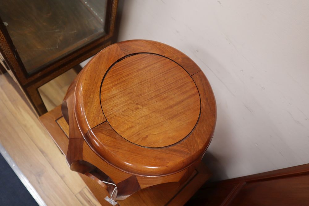 A Chinese hardwood jardiniere stand and a nest of tables, tables width 56cm, depth 38cm, height 60cm